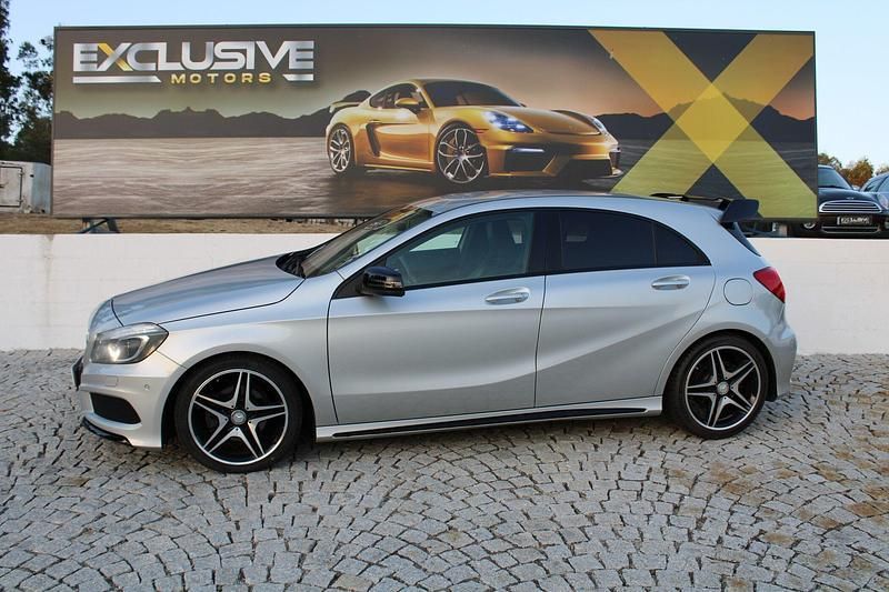 Cinza Usado 2014 Mercedes A200 AMG line | € 18.490 - Imagem 1/4