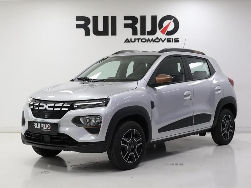 Cinza Usado 2023 Dacia Spring Extreme Citadino | € 14.900 (Bom preço) - Imagem 1/4