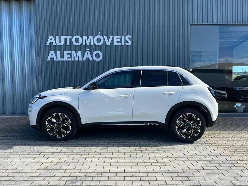 Usado Fiat 600 La Prima 110 HP (80 kW) 2025 Branco SUV