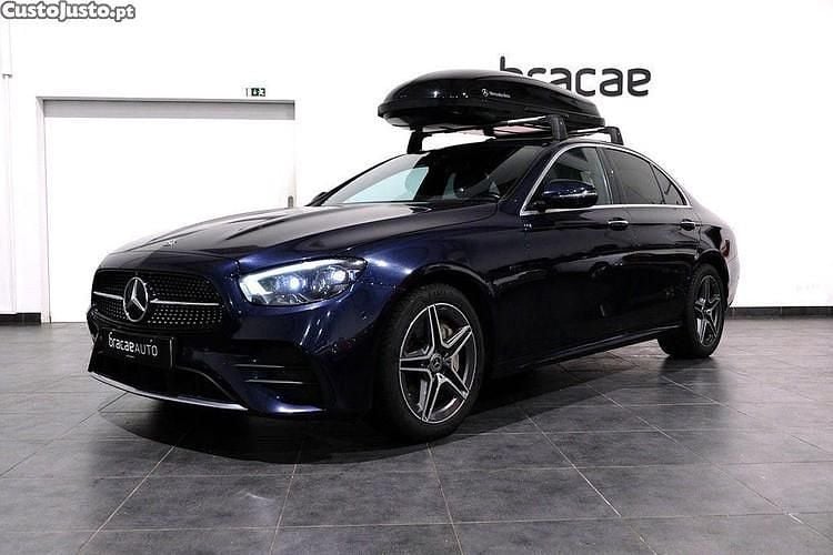 Azul Usado 2021 Mercedes E300 AMG line Sedan | € 33.900 (Preço justo) - Imagem 1/1