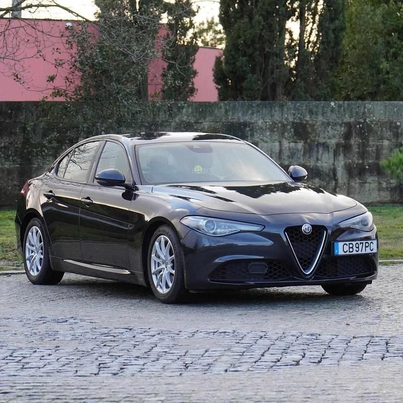 Usado Alfa Romeo Giulia 150 HP (110 kW) 2016 Preto Sedan