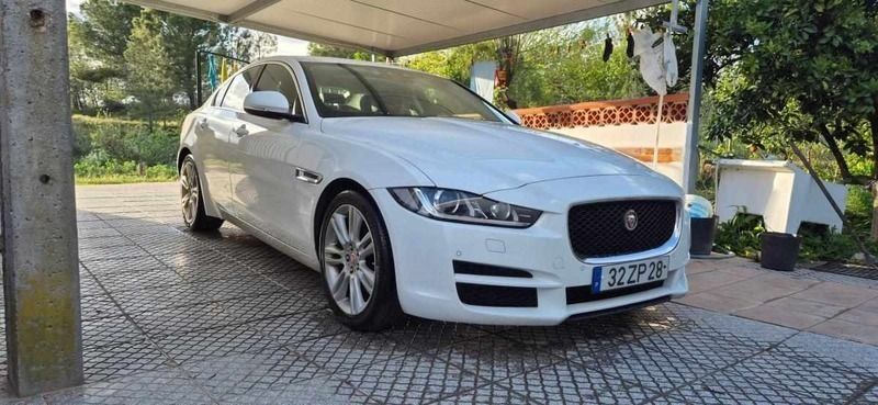 Branco Usado 2015 Jaguar XE Sedan | € 18.500 (Preço justo) - Imagem 1/4