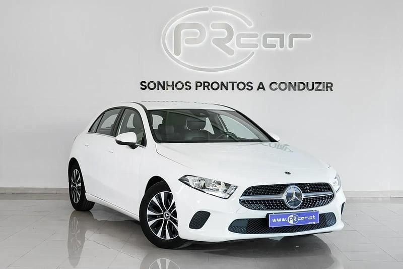 Branco Usado 2021 Mercedes A180 Style Citadino | € 27.500 (Preço justo) - Imagem 1/4