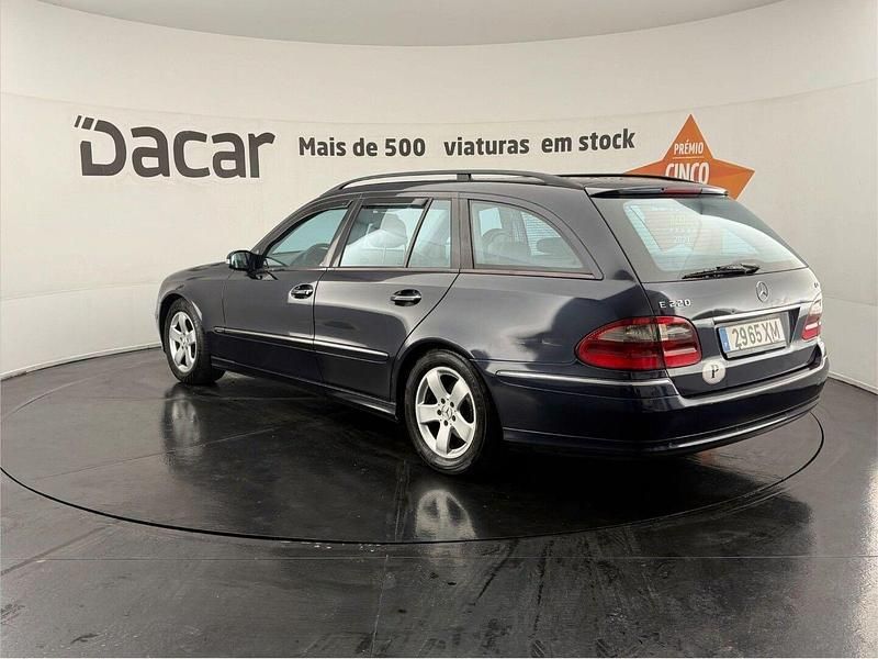 Usado Mercedes E220 Elegance 150 HP (110 kW) 2004 Azul Carrinha