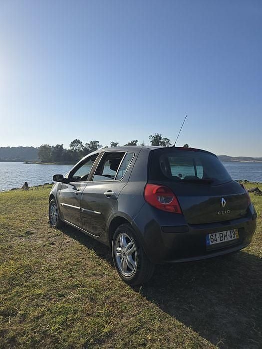 Usado 2006 Renault Clio III Citadino | € 3.000 (Preço justo) - Imagem 1/4