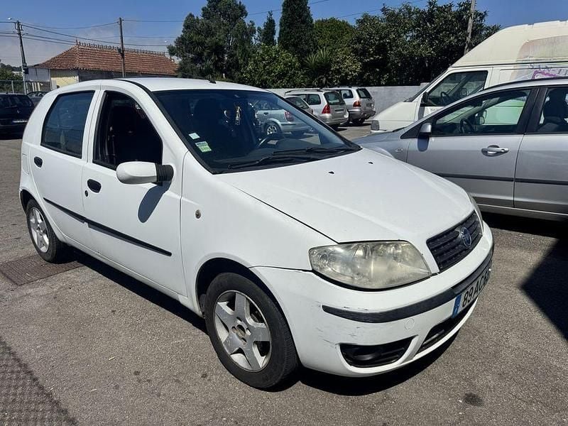 Usado Fiat Punto 80 HP (58 kW) 2005 Citadino