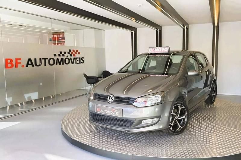 Cinzento Usado 2013 VW Polo Highline Citadino | € 7.900 (Preço justo) - Imagem 1/4