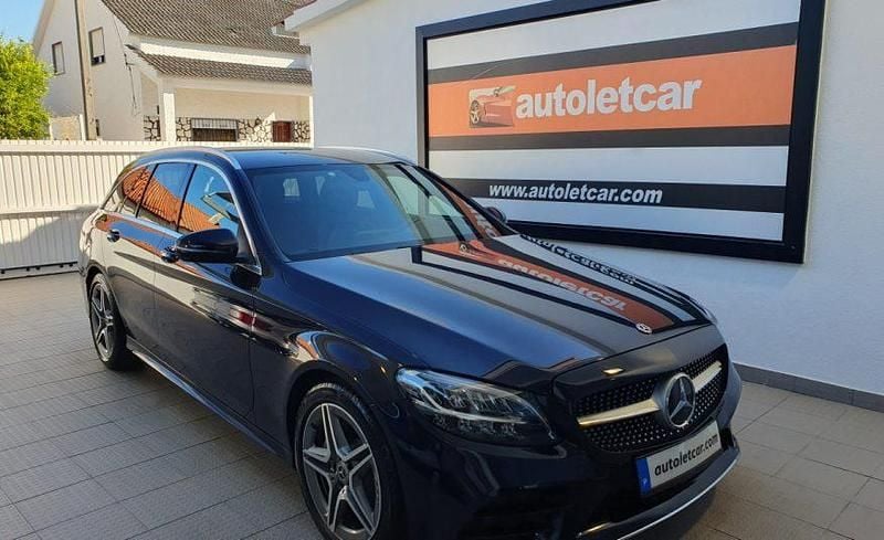 Azul Usado 2020 Mercedes C180 AMG line | € 24.900 (Caro) - Imagem 1/4