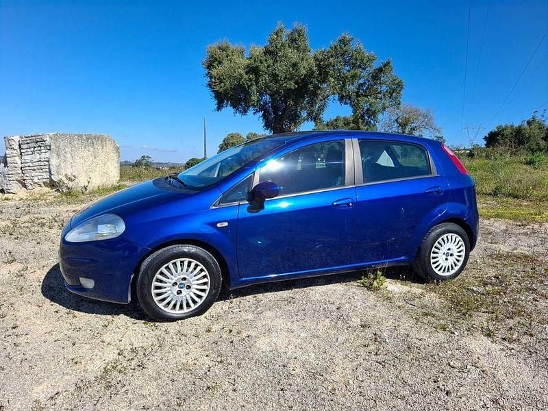 Usado 2007 Fiat Punto Sedan | € 3.950 - Imagem 1/4