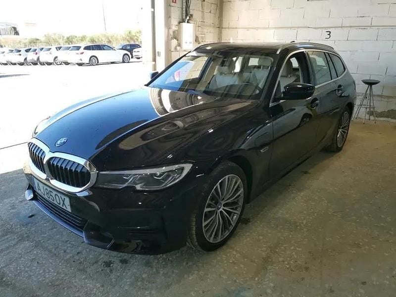 Usado BMW 330e 292 HP (214 kW) 2021 Preto Carrinha