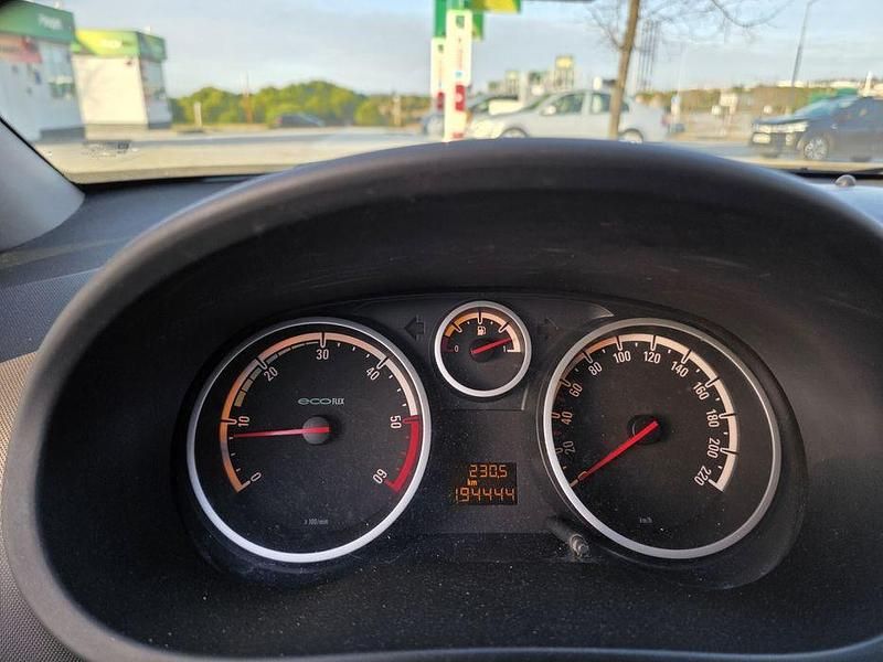 Usado Opel Corsa 75 HP (55 kW) 2008 Sedan