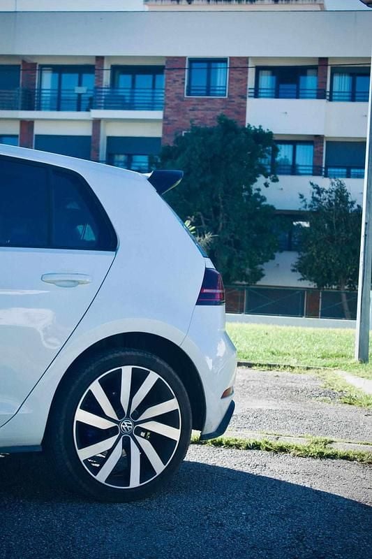 Usado VW Golf VII GTE 204 HP (150 kW) 2018 Branco Citadino