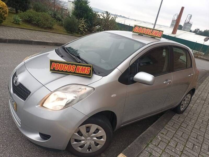 Cinzento Usado 2007 Toyota Yaris | € 7.350 (Preço justo) - Imagem 1/4