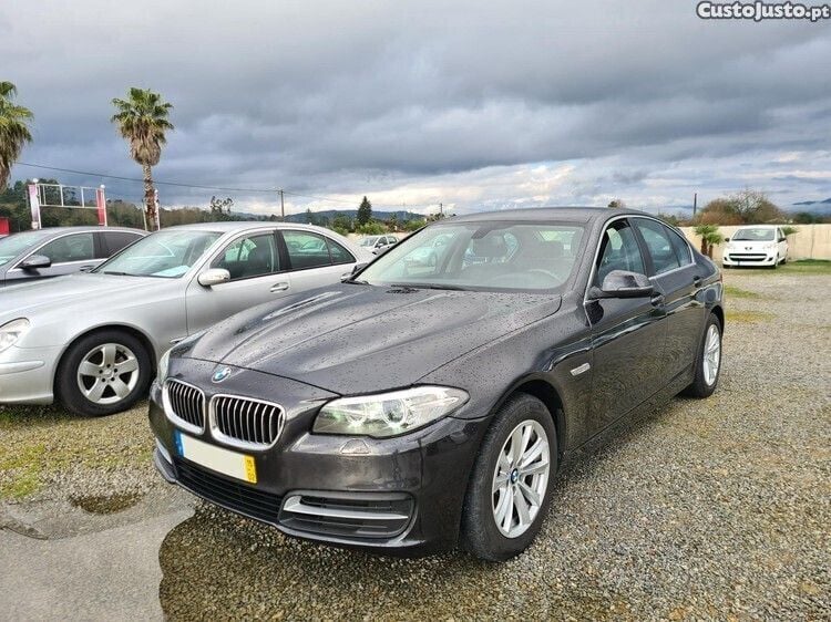Cinza Usado 2015 BMW 520 Sedan | € 18.800 (Bom preço) - Imagem 1/1