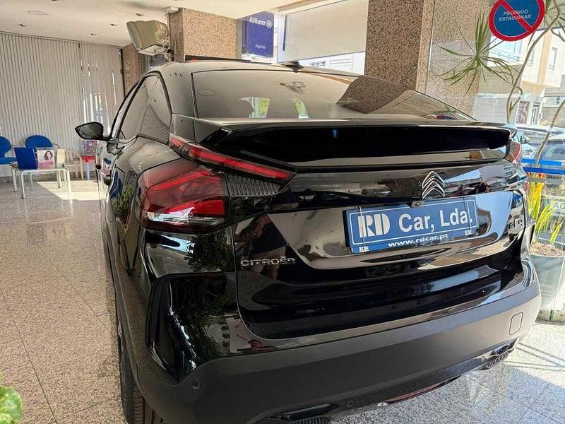 Usado Citroën e-C4 Shine 100 kW (136 HP) 2022 Preto Sedan