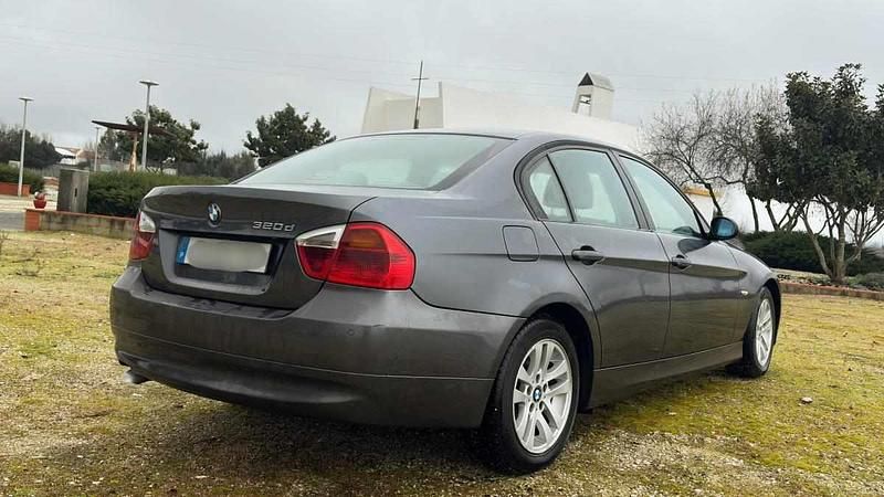 Usado BMW 320 163 HP (119 kW) 2006 Cinzento Sedan
