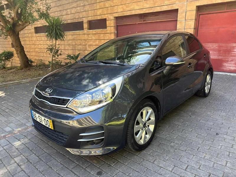 Usado Kia Rio 75 HP (55 kW) 2017 Cinza Van