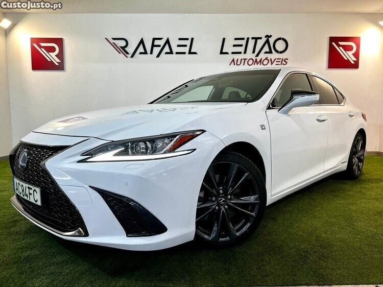 Branco Usado 2020 Lexus ES300H Sport Line Sedan | € 34.500 - Imagem 1/1