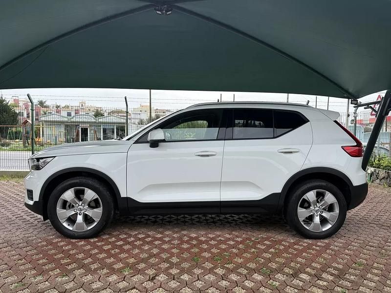 Usado Volvo XC40 Momentum 163 HP (119 kW) 2022 Branco SUV