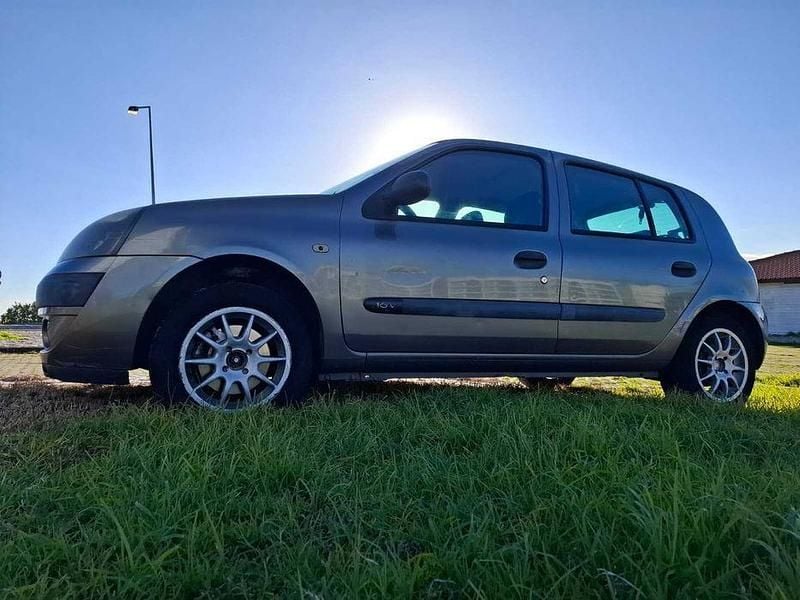 Usado 2003 Renault Clio II Sedan | € 1.500 (Super Preço) - Imagem 1/4