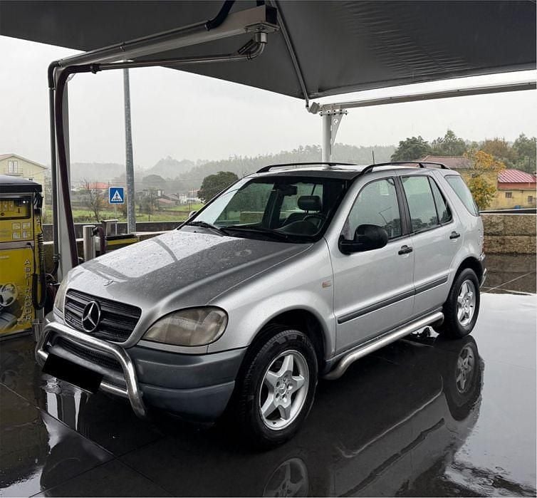 Usado 1998 Mercedes ML320 SUV | € 6.000 - Imagem 1/4