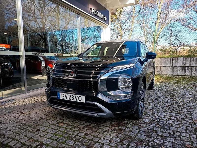 Preto Usado 2025 Mitsubishi Outlander P-HEV | € 50.750 (Bom preço) - Imagem 1/4