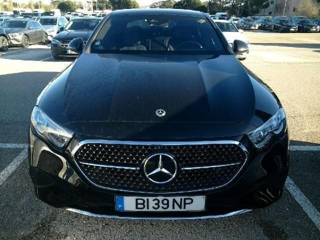 Usado Mercedes E220 Avantgarde 197 HP (144 kW) 2024 Preto Sedan
