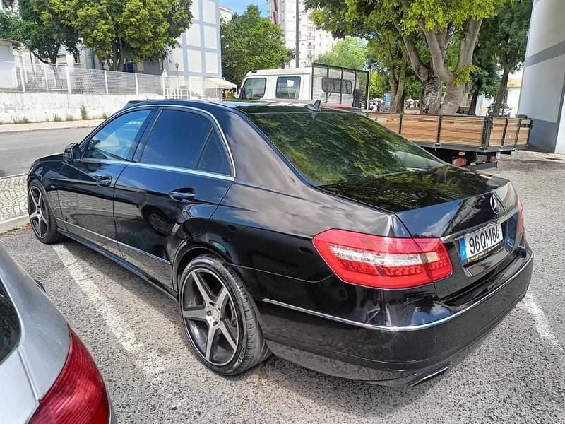 Usado Mercedes E200 167 HP (122 kW) 2011 Preto