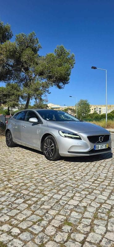 Usado Volvo V40 150 HP (110 kW) 2019 Cinzento Carrinha