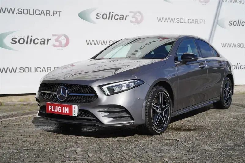 Cinza Usado 2022 Mercedes A250 AMG line Sedan | € 33.990 (Preço justo) - Imagem 1/4