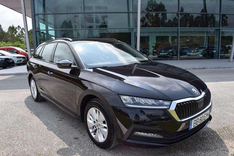Preto Usado 2023 Skoda Octavia Carrinha | € 23.500 (Bom preço) - Imagem 1/4