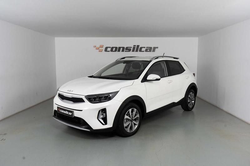 Branco Usado 2022 Kia Stonic SUV | € 14.980 (Preço justo) - Imagem 1/4