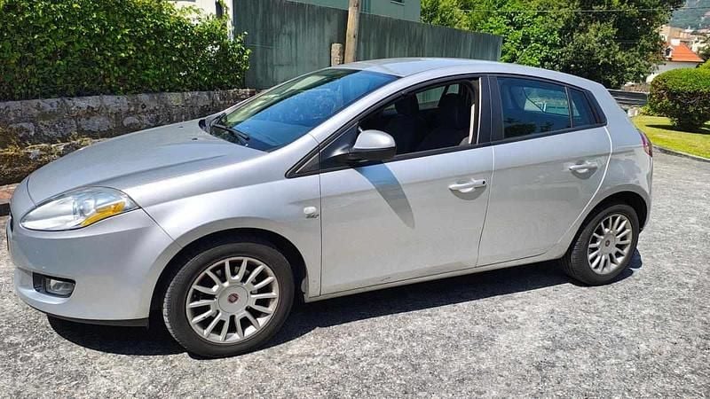 Cinzento Usado 2009 Fiat Bravo Citadino | € 7.500 (Preço justo) - Imagem 1/4