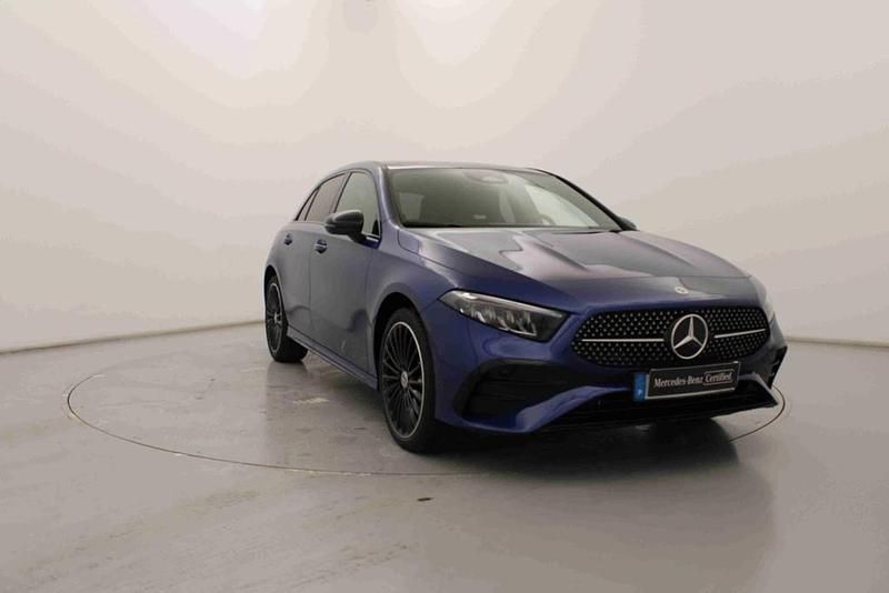 Azul Usado 2025 Mercedes A250 Citadino | € 46.990 (Caro) - Imagem 1/4