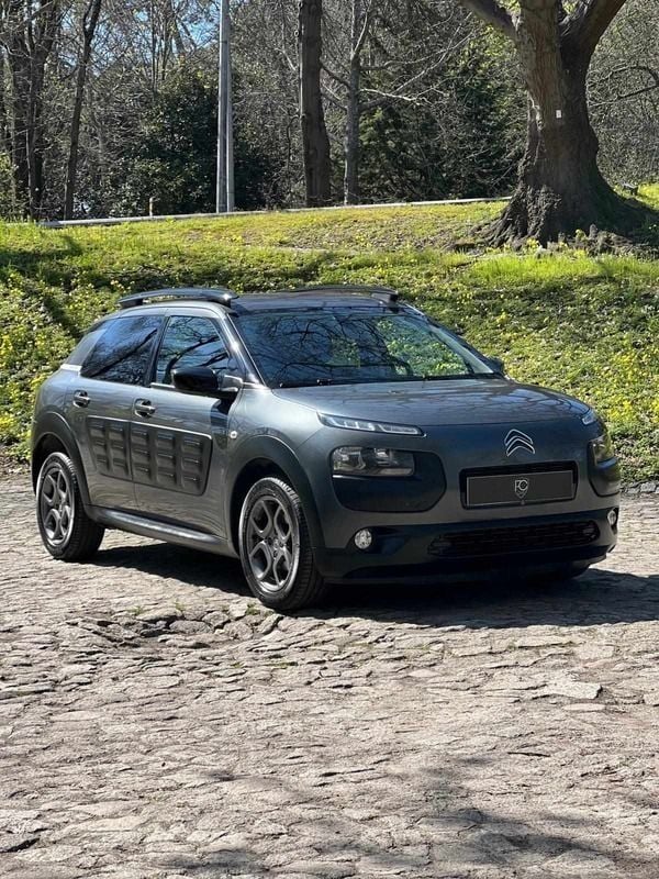 Usado Citroën C4 Cactus 110 HP (80 kW) 2016 Cinzento Citadino