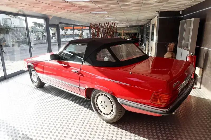 Usado Mercedes SL280 197 HP (144 kW) 1983 Vermelho Cabrios