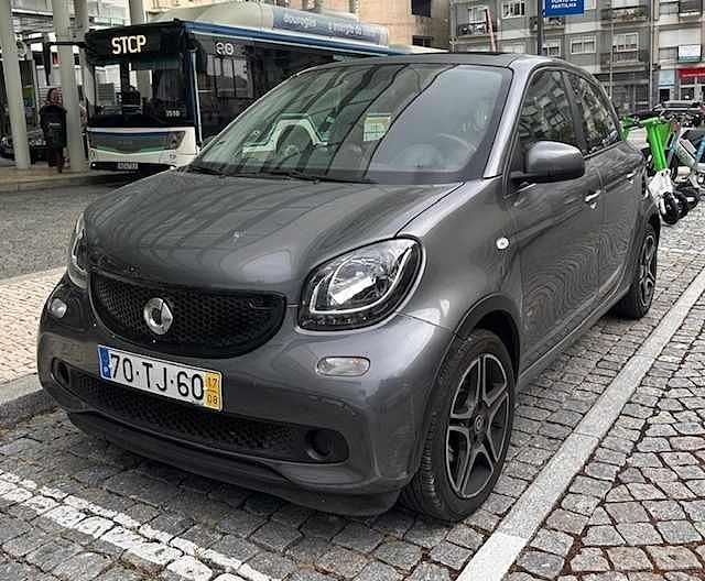 Cinzento Usado 2017 Smart ForFour | € 11.000 (Preço justo) - Imagem 1/4