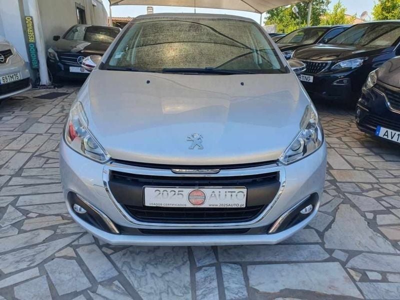Cinza Usado 2017 Peugeot 208 Style Citadino | € 11.290 (Preço elevado) - Imagem 1/4