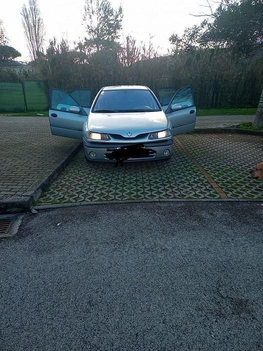 Usado Renault Laguna 107 HP (78 kW) 1999 Sedan