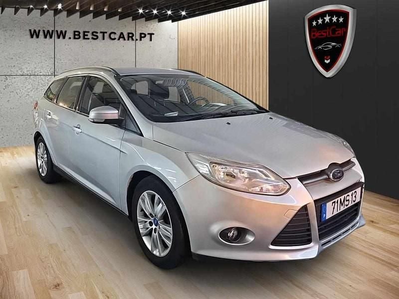 Usado Ford Focus 116 HP (85 kW) 2012 Cinzento Citadino