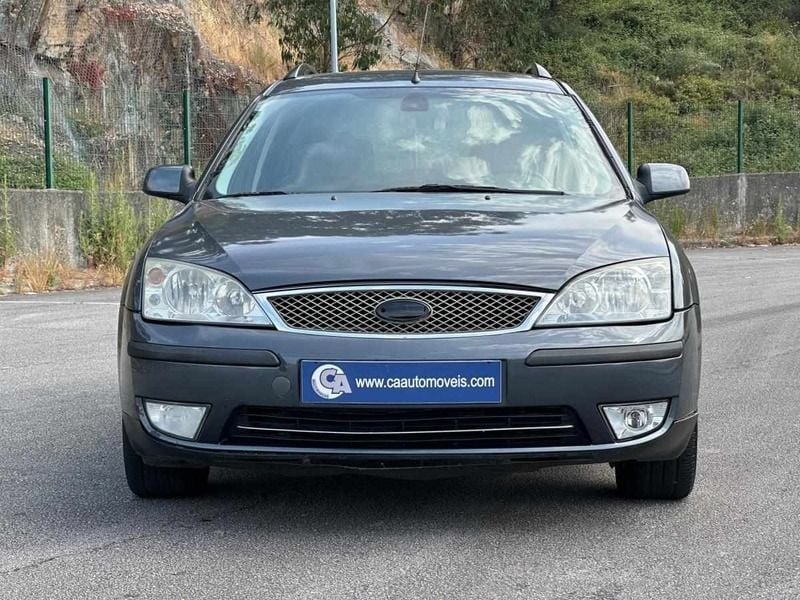 Usado Ford Mondeo 130 HP (95 kW) 2005 Cinzento Carrinha
