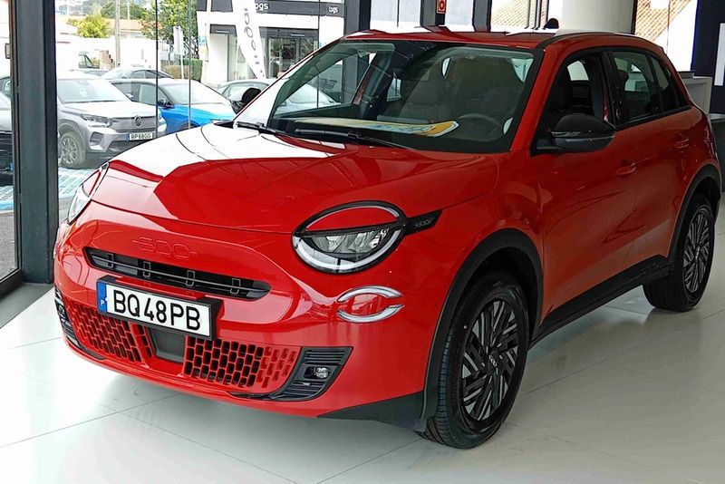 Vermelho Novo 2025 Fiat 600E Red SUV | € 36.900 - Imagem 1/4