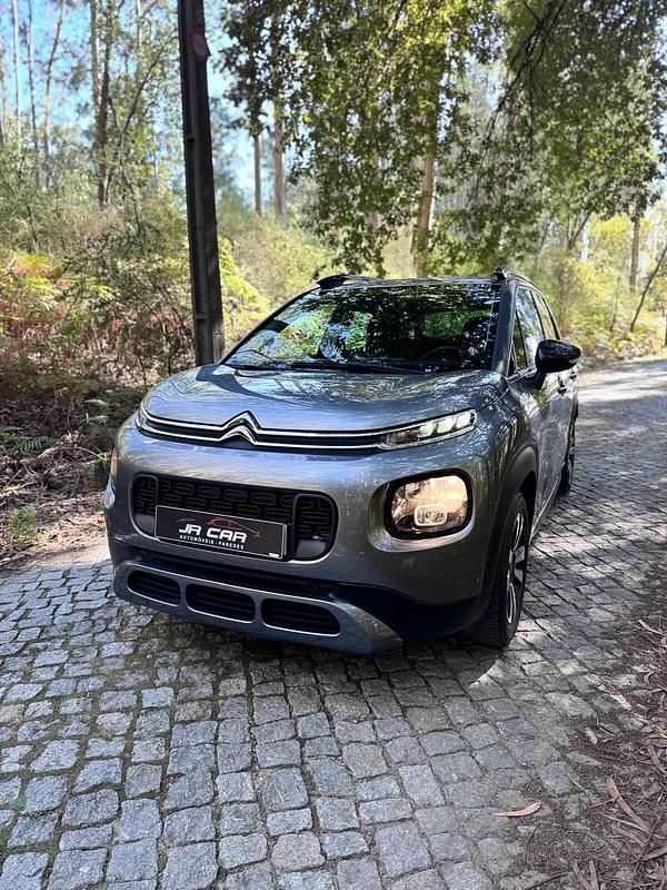 Cinza Usado 2018 Citroën C3 PureTech Citadino | € 10.990 (Preço justo) - Imagem 1/4