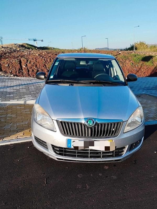 Cinzento Usado 2012 Skoda Fabia Citadino | € 5.200 - Imagem 1/4