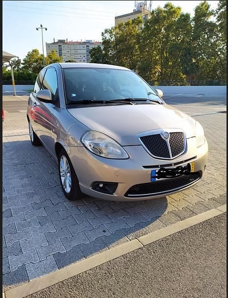 Usado Lancia Ypsilon 60 HP (44 kW) 2010 Cinzento Citadino