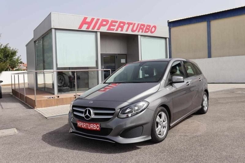 Cinzento Usado 2018 Mercedes B180 Edition Monovolume | € 17.900 (Preço justo) - Imagem 1/4