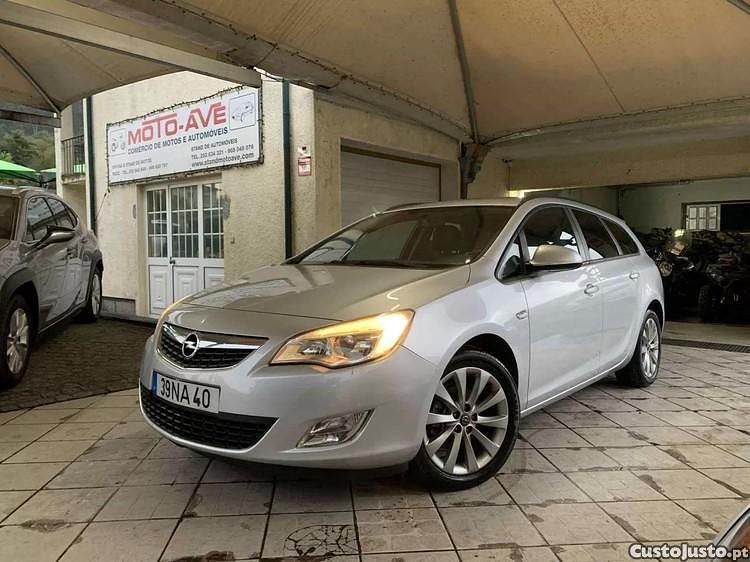 Cinza Usado 2012 Opel Astra Cosmo Sedan | € 6.750 (Preço justo) - Imagem 1/1