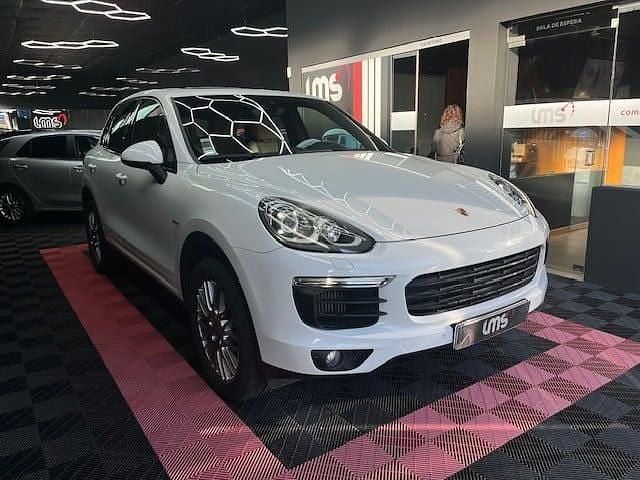Branco Usado 2016 Porsche Cayenne SUV | € 42.950 (Bom preço) - Imagem 1/4