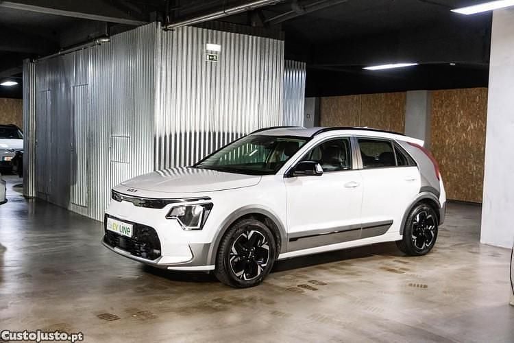Branco Usado 2023 Kia e-Niro Active SUV | € 28.000 (Preço justo) - Imagem 1/1