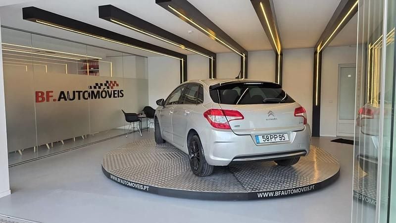 Usado Citroën C4 Exclusive 112 HP (82 kW) 2013 Cinzento Citadino